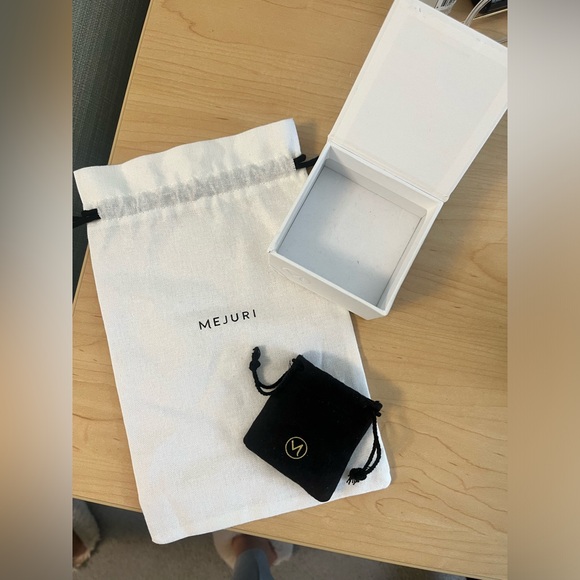 Mejuri box, bags and packaging - Picture 3 of 7